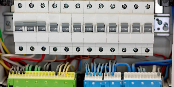 Electricistas Industriales · Instaladores Alta / Baja Tensión La Almunia de Doña Godina · Diagnóstico y solución de fallas en sistemas eléctricos