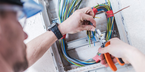 Electricistas Industriales · Instaladores Alta / Baja Tensión La Almunia de Doña Godina · Reemplazo de cables, disyuntores, fusibles y contactores desgastados