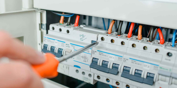 Electricistas Industriales · Instaladores Alta / Baja Tensión La Almunia de Doña Godina · Integración de sistemas de control SCADA para monitoreo remoto